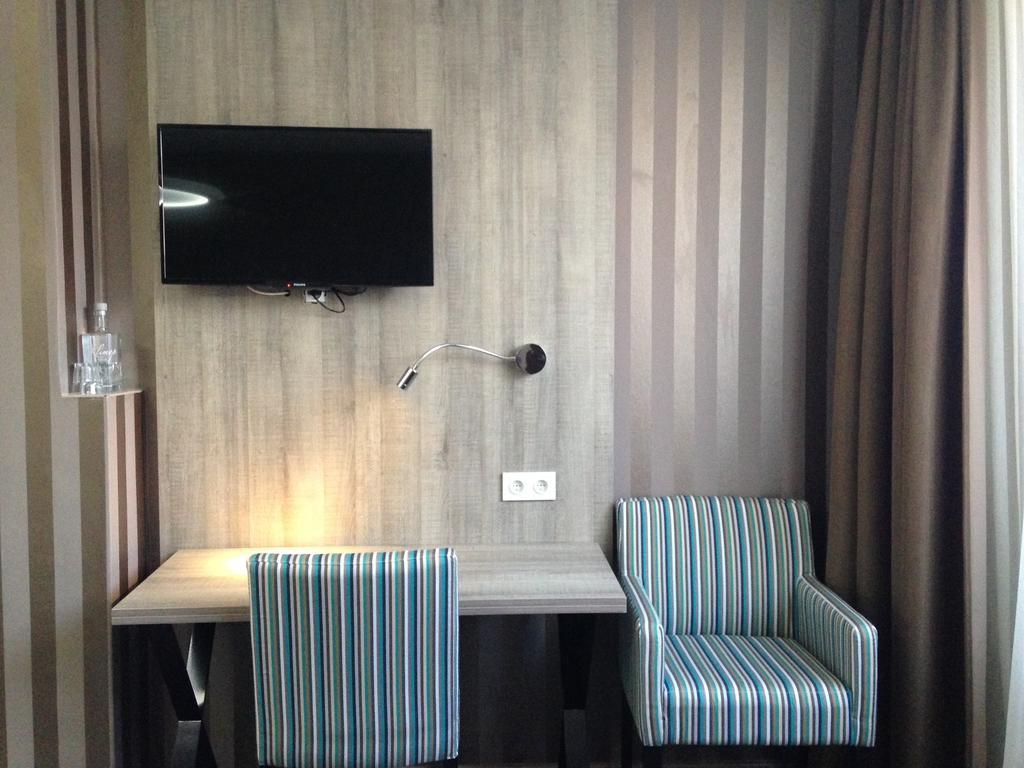 Hotel Mille Colonnes Louvain Chambre photo